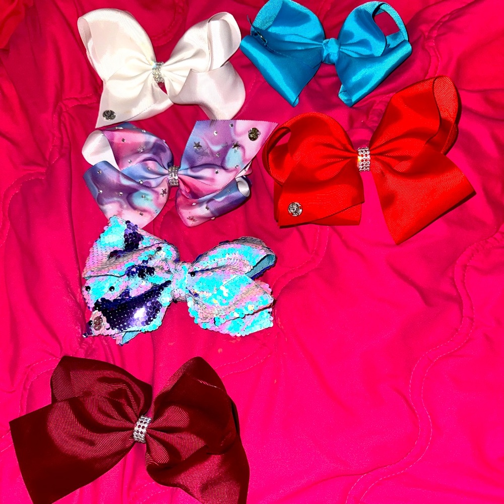 6 brand new wot Jojo Siwa bows